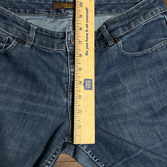 The limited Size 6 boot cut blue jeans Measurements in photos - Picture 6 of 12
